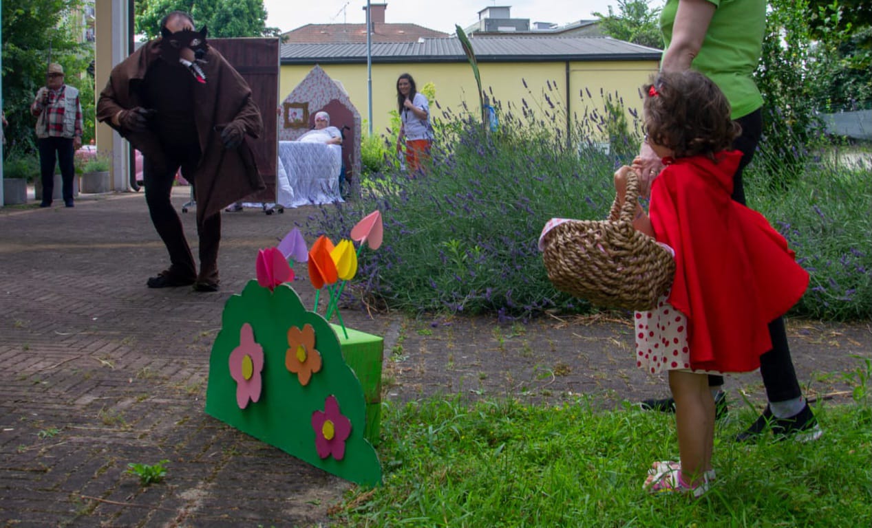 LA FIABA DI CAPPUCCETTO ROSSO PRENDE VITA!